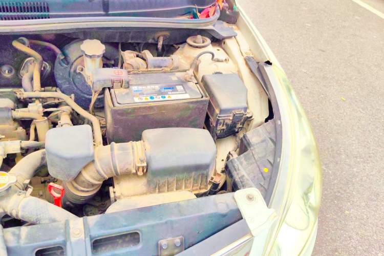 Used Hyundai Verna (older generation) 2010 Sedan 1.4L Automatic Comfort Model GS Engine Bay Left