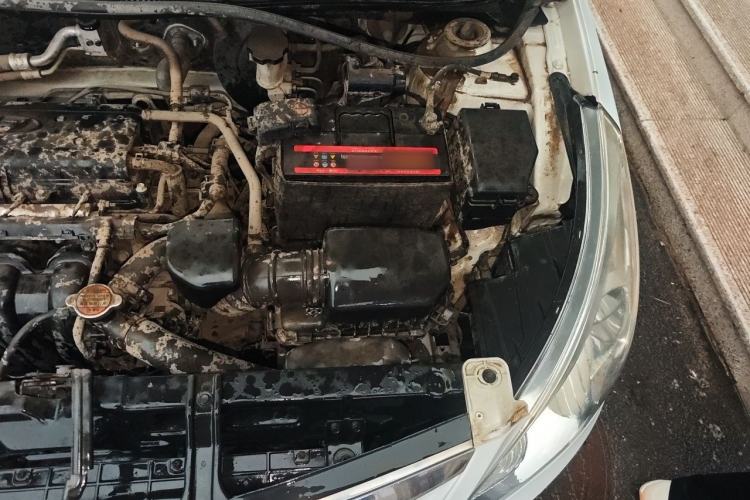 Used Hyundai Verna (older generation) 2010 Sedan 1.4L Manual Standard GL Model Engine Bay Left
