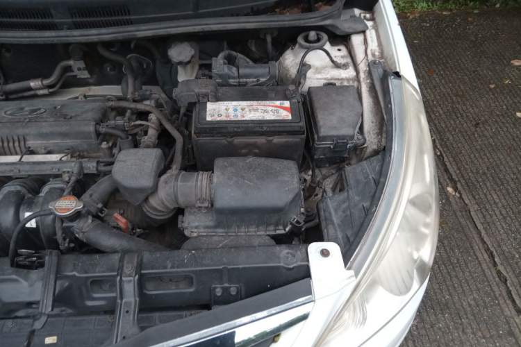 Used Hyundai Verna (older generation) 2010 Sedan 1.4L Automatic Comfort Model GS Engine Bay Left