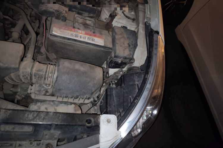 Used Hyundai Verna (older generation) 2010 Sedan 1.4L Automatic Comfort Model GS Engine Bay Left
