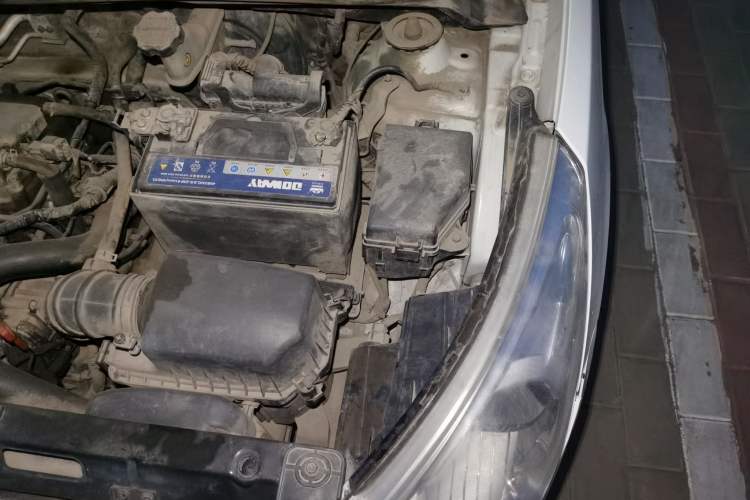 Used Hyundai Verna (older generation) 2010 Sedan 1.4L Automatic Comfort Model GS Engine Bay Left