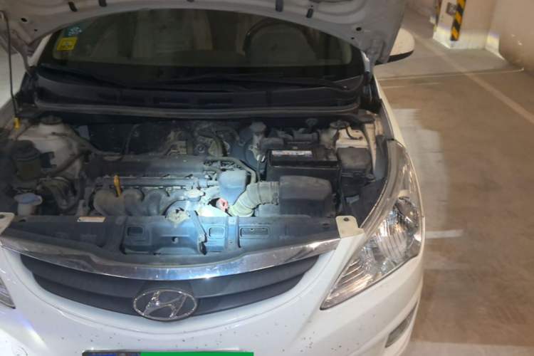 Used Hyundai Verna (older generation) 2010 Sedan 1.4L Automatic Comfort Model GS Engine Bay Left