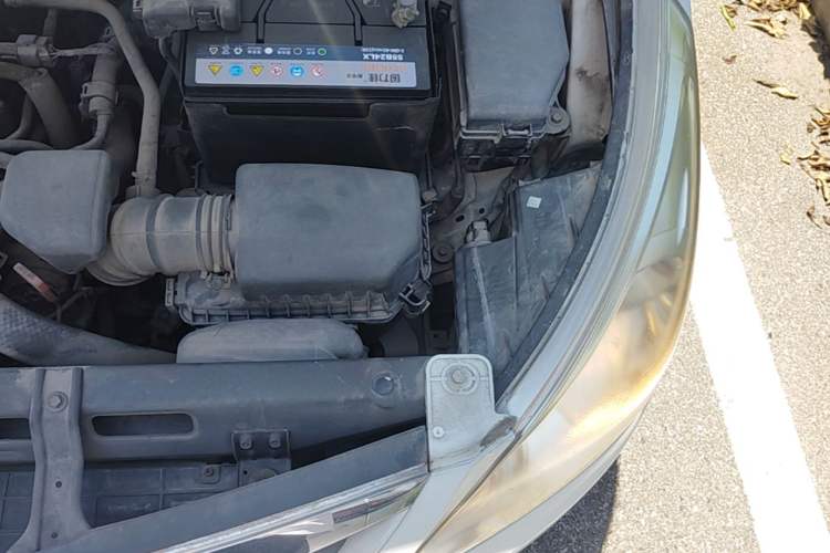 Used Hyundai Verna (older generation) 2010 Sedan 1.4L Automatic Fashionable GT Model Engine Bay Left