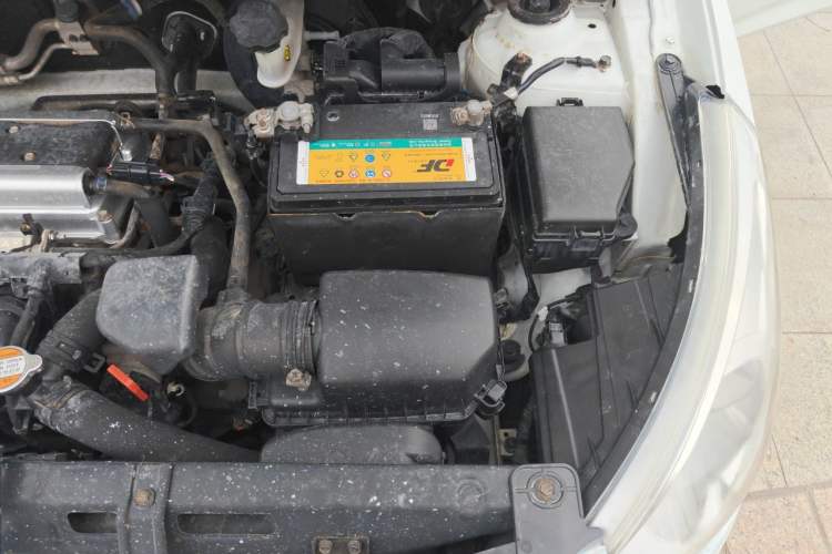 Used Hyundai Verna (older generation) 2010 Sedan 1.4L Automatic Comfort Model GS Engine Bay Left