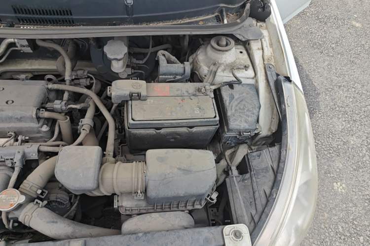 Used Hyundai Verna (older generation) 2010 Sedan 1.4L Manual Comfort GS Engine Bay Left
