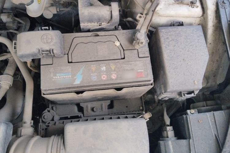 Used Hyundai Verna (older generation) 2010 Sedan 1.4L Manual Comfort GS Engine Bay Left