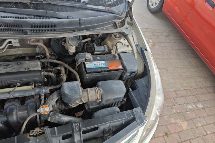 Used Hyundai Verna (older generation) 2010 Sedan 1.4L Manual Comfort GS Engine Bay Left