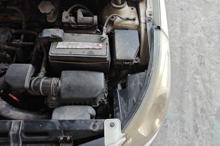 Used Hyundai Verna (older generation) 2010 Sedan 1.4L Automatic Fashionable GT Model Engine Bay Left