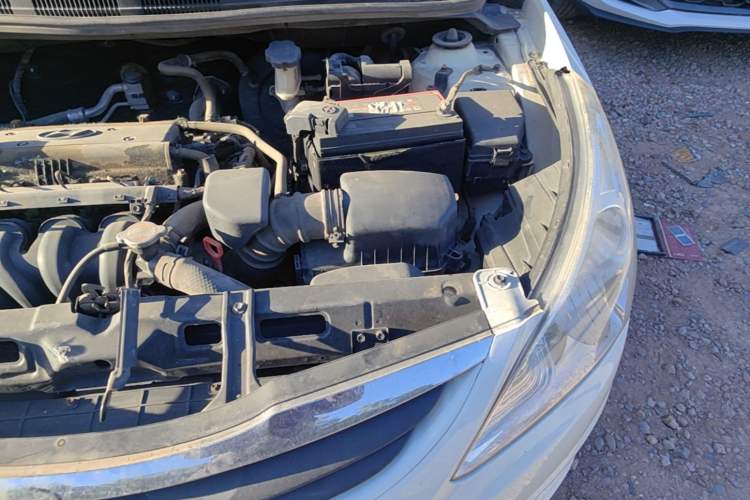Used Hyundai Verna (older generation) 2010 Sedan 1.4L Automatic Comfort Model GS Engine Bay Left