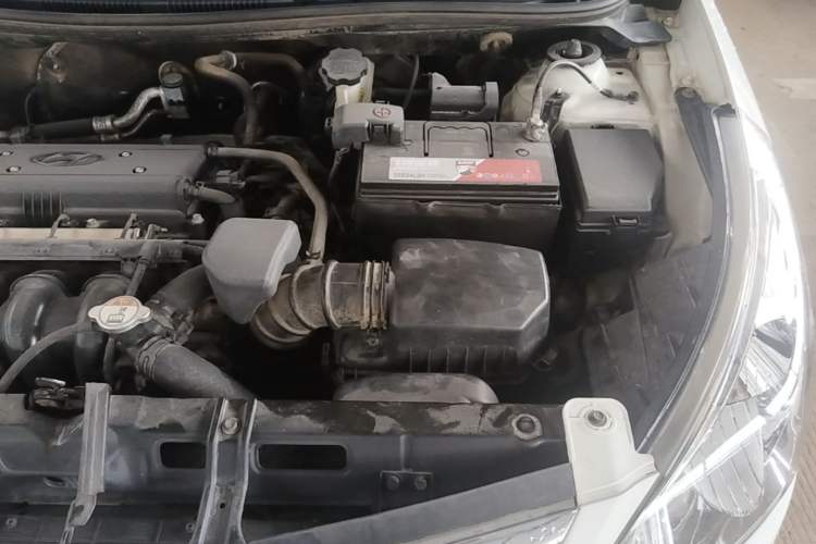 Used Hyundai Verna (older generation) 2010 Sedan 1.4L Manual Comfort GS Engine Bay Left