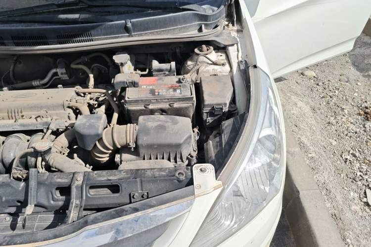 Used Hyundai Verna (older generation) 2010 Sedan 1.4L Manual Comfort GS Engine Bay Left