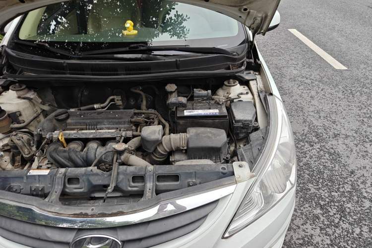 Used Hyundai Verna (older generation) 2010 Sedan 1.4L Manual Comfort GS Engine Bay Left