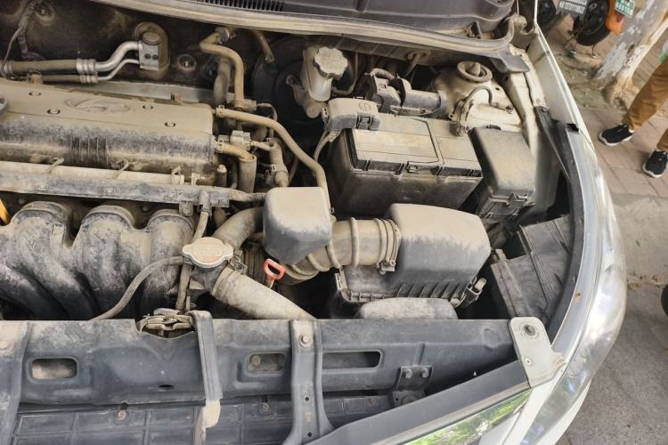 Used Hyundai Verna (older generation) 2010 Sedan 1.4L Manual Standard GL Model Engine Bay Left