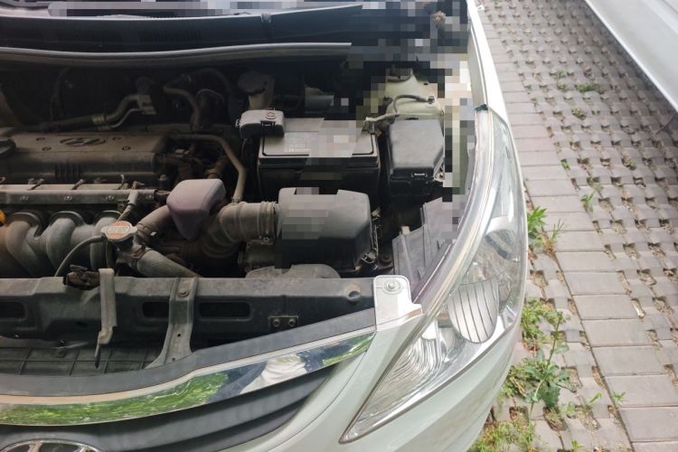 Used Hyundai Verna (older generation) 2010 Sedan 1.4L Manual Comfort GS Engine Bay Left