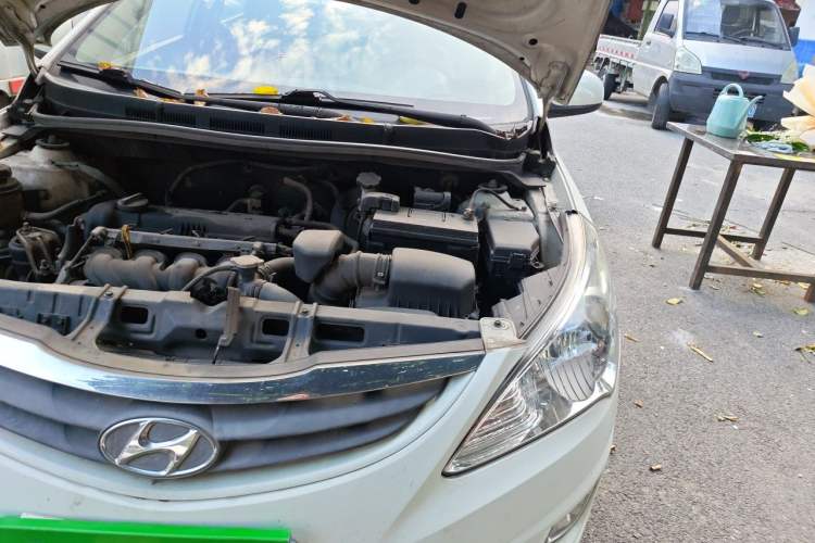 Used Hyundai Verna (older generation) 2010 Sedan 1.4L Manual Comfort GS Engine Bay Left