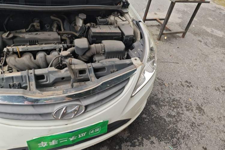 Used Hyundai Verna (older generation) 2010 Sedan 1.4L Manual Comfort GS Engine Bay Left