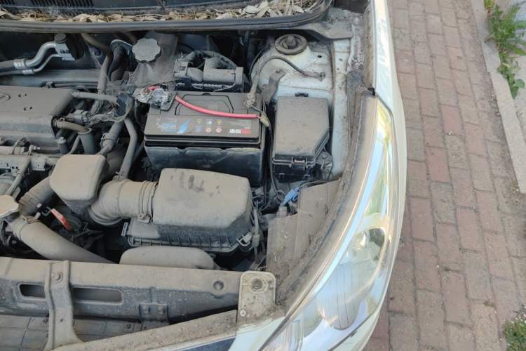 Used Hyundai Verna (older generation) 2010 Sedan 1.4L Automatic Comfort Model GS Engine Bay Left