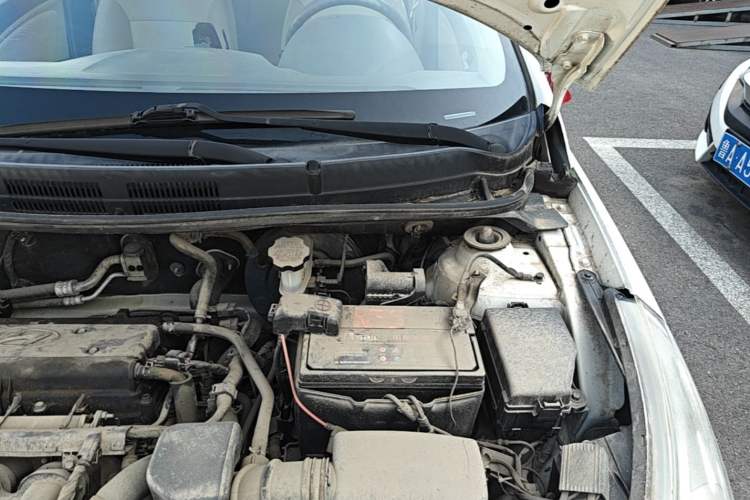Used Hyundai Verna (older generation) 2010 Sedan 1.4L Manual Comfort GS Engine Bay Left