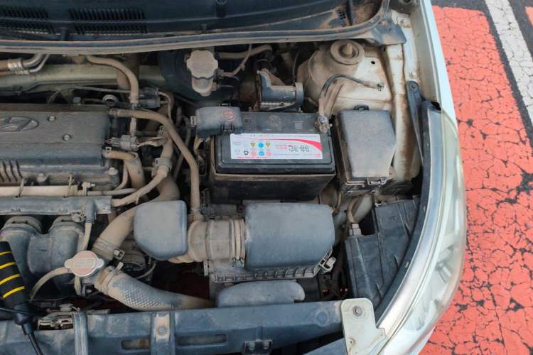 Used Hyundai Verna (older generation) 2010 Sedan 1.4L Manual Comfort GS Engine Bay Left