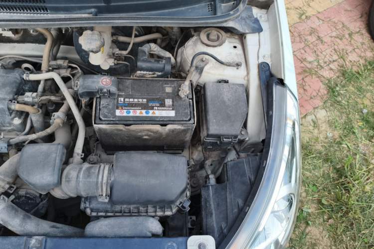Used Hyundai Verna (older generation) 2010 Sedan 1.4L Manual Comfort GS Engine Bay Left