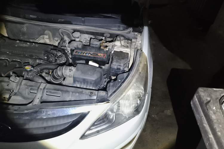 Used Hyundai Verna (older generation) 2010 Sedan 1.4L Manual Comfort GS Engine Bay Left
