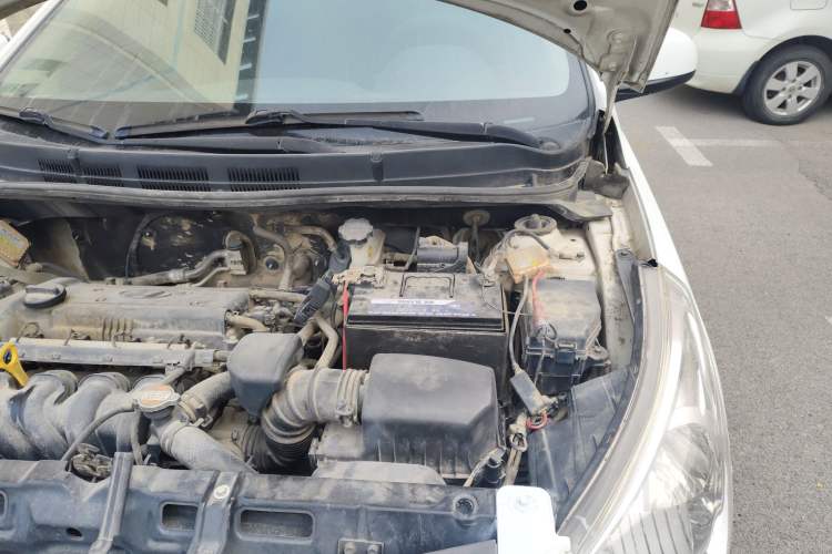 Used Hyundai Verna (older generation) 2010 Sedan 1.4L Manual Standard GL Model Engine Bay Left