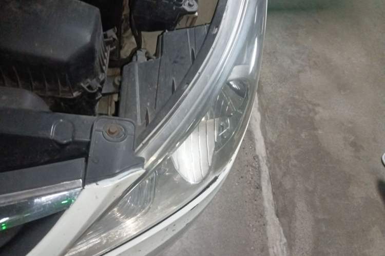 Used Hyundai Verna (older generation) 2010 Sedan 1.4L Automatic Comfort Model GS Engine Bay Left