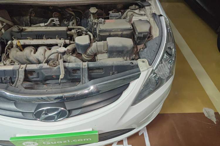 Used Hyundai Verna (older generation) 2010 Sedan 1.4L Manual Comfort GS Engine Bay Left