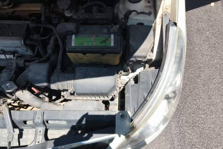 Used Hyundai Verna (older generation) 2010 Sedan 1.4L Automatic Comfort Model GS Engine Bay Left