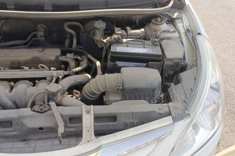 Used Hyundai Verna (older generation) 2010 Sedan 1.4L Automatic Comfort Model GS Engine Bay Left