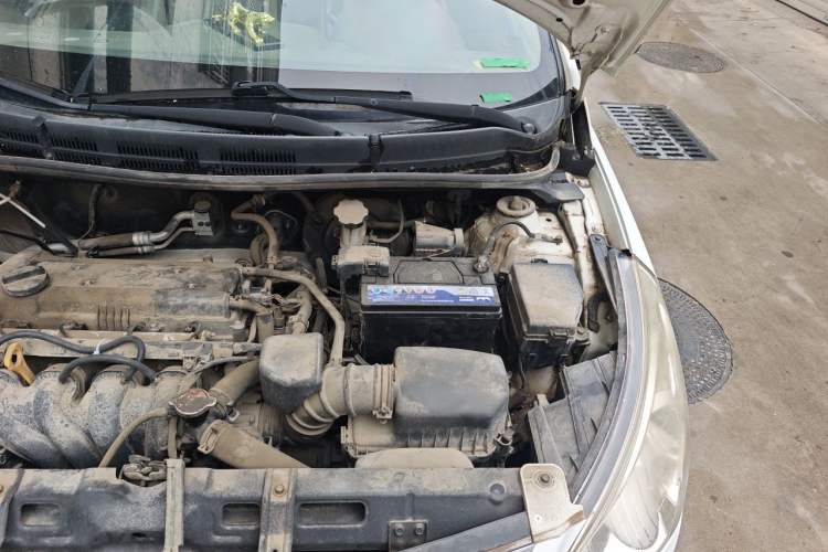 Used Hyundai Verna (older generation) 2010 Sedan 1.4L Manual Comfort GS Engine Bay Left