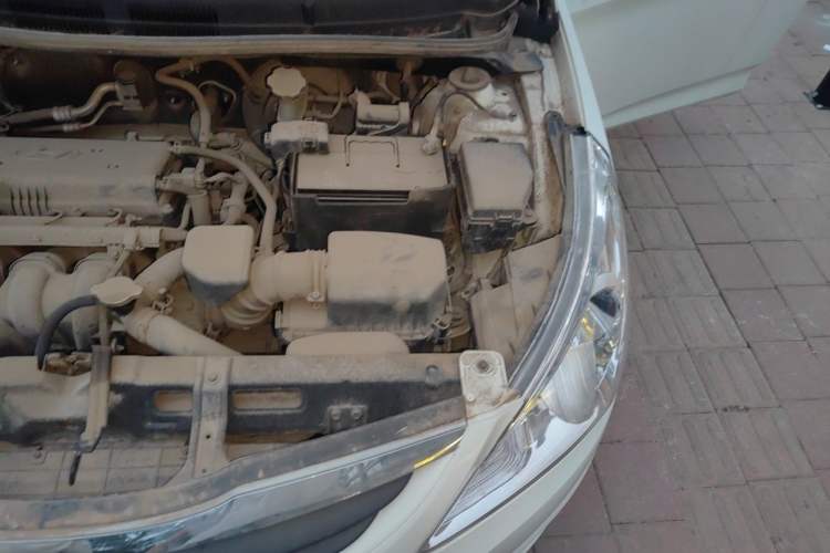 Used Hyundai Verna (older generation) 2010 Sedan 1.4L Manual Comfort GS Engine Bay Left