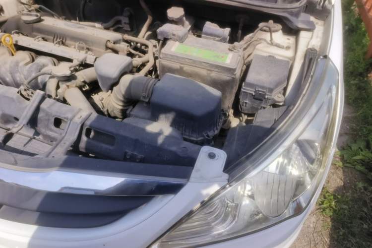 Used Hyundai Verna (older generation) 2010 Sedan 1.4L Manual Comfort GS Engine Bay Left
