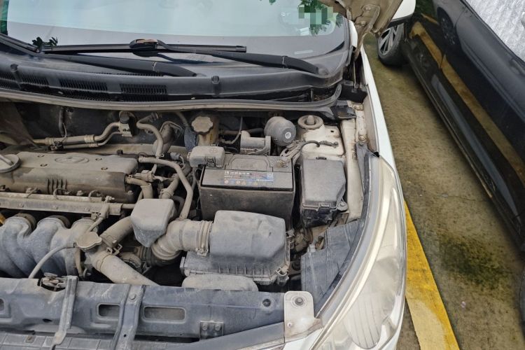 Used Hyundai Verna (older generation) 2010 Sedan 1.4L Manual Comfort GS Engine Bay Left