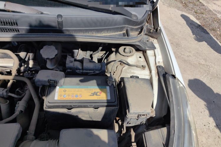 Used Hyundai Verna (older generation) 2010 Sedan 1.4L Automatic Luxury GLS Trim Engine Bay Left