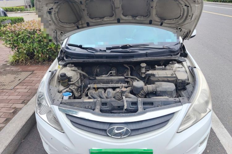 Used Hyundai Verna (older generation) 2010 Sedan 1.4L Manual Comfort GS Engine Bay