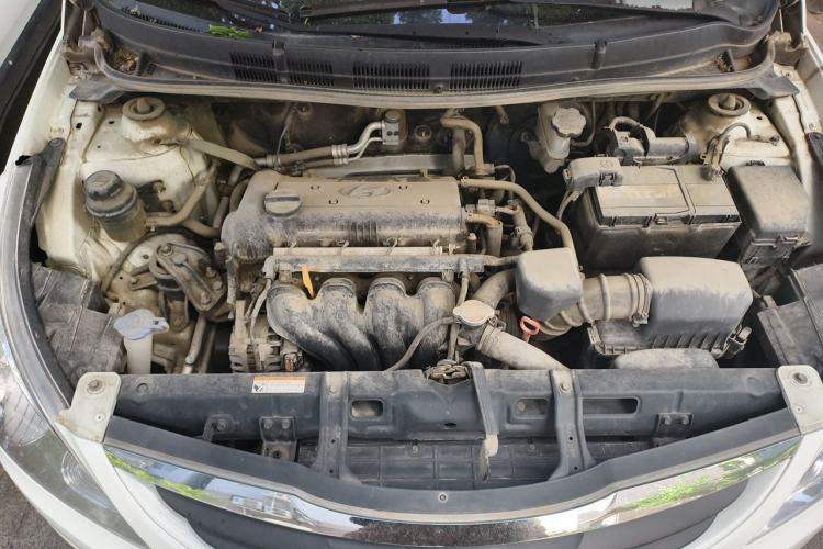 Used Hyundai Verna (older generation) 2010 Sedan 1.4L Manual Standard GL Model Engine Bay