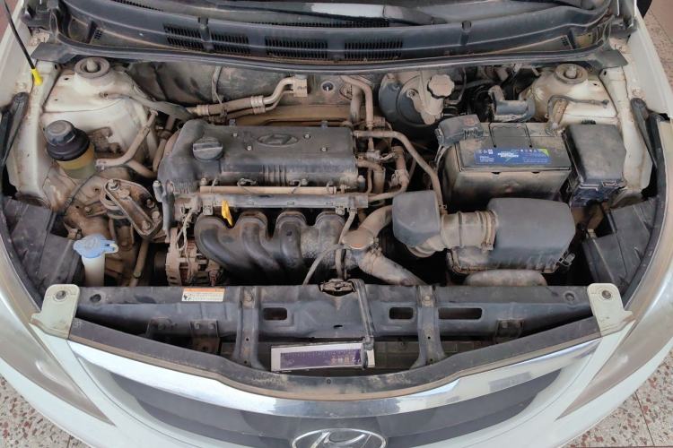 Used Hyundai Verna (older generation) 2010 Sedan 1.4L Manual Comfort GS Engine Bay