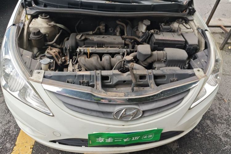 Used Hyundai Verna (older generation) 2010 Sedan 1.4L Manual Comfort GS Engine Bay