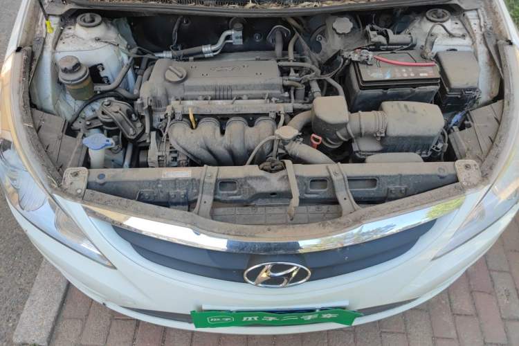 Used Hyundai Verna (older generation) 2010 Sedan 1.4L Automatic Comfort Model GS Engine Bay