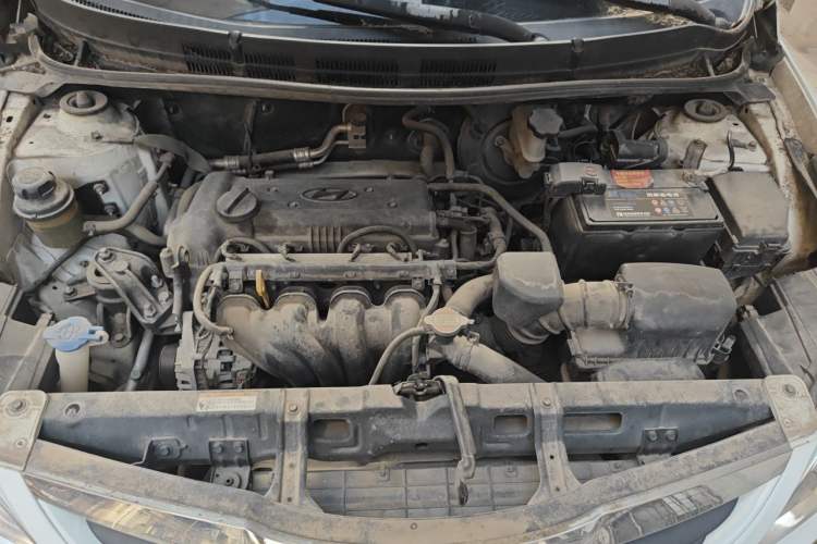 Used Hyundai Verna (older generation) 2010 Sedan 1.4L Manual Comfort GS Engine Bay