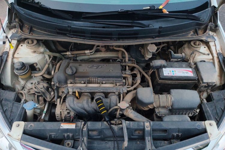 Used Hyundai Verna (older generation) 2010 Sedan 1.4L Manual Comfort GS Engine Bay