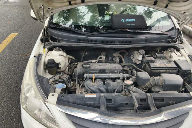 Used Hyundai Verna (older generation) 2010 Sedan 1.4L Manual Comfort GS Engine Bay Right