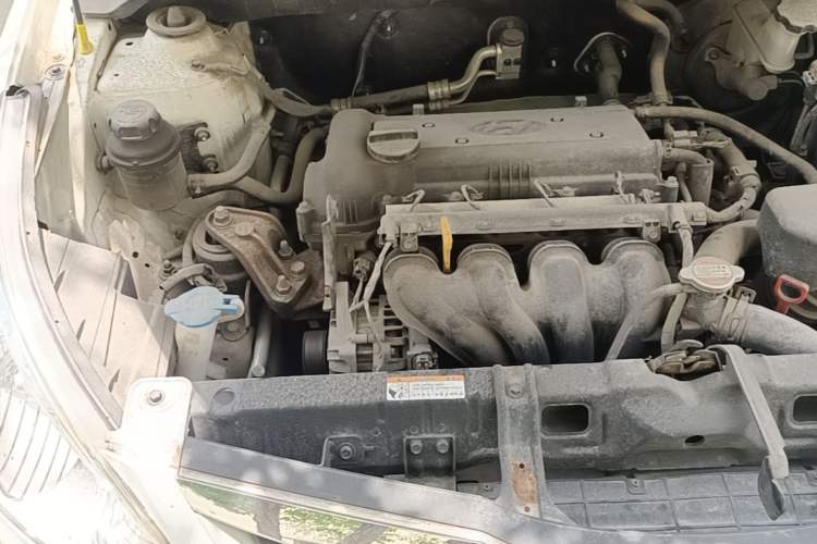 Used Hyundai Verna (older generation) 2010 Sedan 1.4L Automatic Fashionable GT Model Engine Bay Right