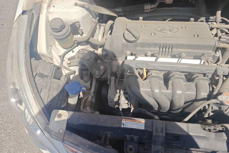 Used Hyundai Verna (older generation) 2010 Sedan 1.4L Manual Comfort GS Engine Bay Right
