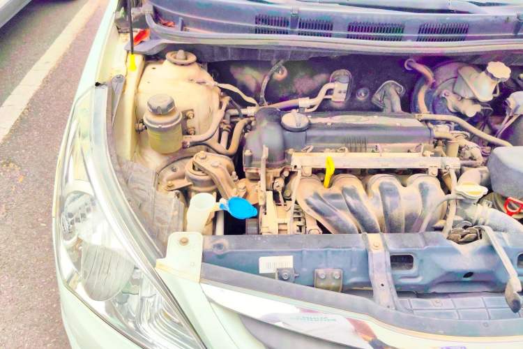 Used Hyundai Verna (older generation) 2010 Sedan 1.4L Automatic Comfort Model GS Engine Bay Right