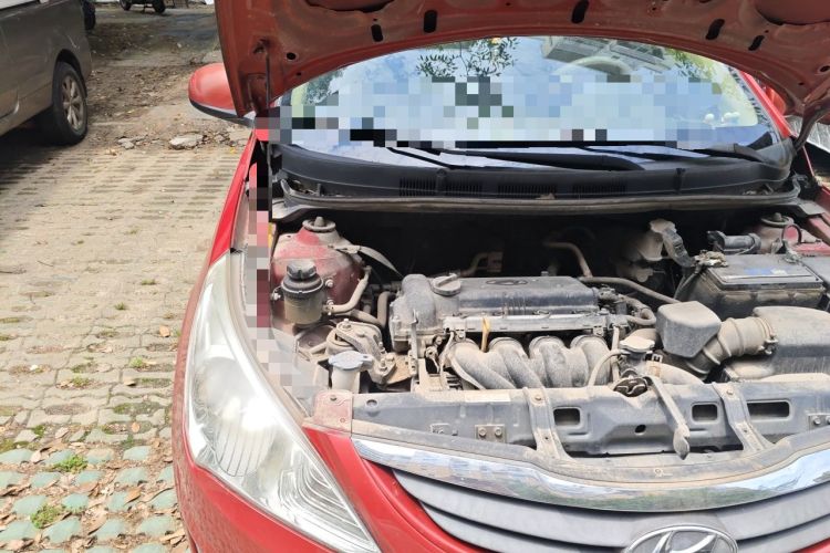 Used Hyundai Verna (older generation) 2010 Sedan 1.4L Manual Comfort GS Engine Bay Right