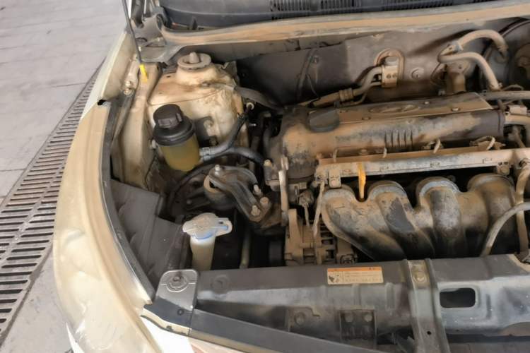 Used Hyundai Verna (older generation) 2010 Sedan 1.4L Automatic Fashionable GT Model Engine Bay Right
