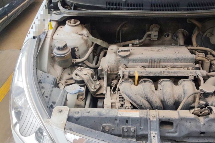 Used Hyundai Verna (older generation) 2010 Sedan 1.4L Automatic Comfort Model GS Engine Bay Right