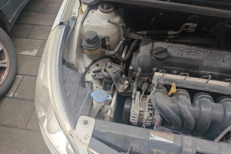Used Hyundai Verna (older generation) 2010 Sedan 1.4L Automatic Fashionable GT Model Engine Bay Right